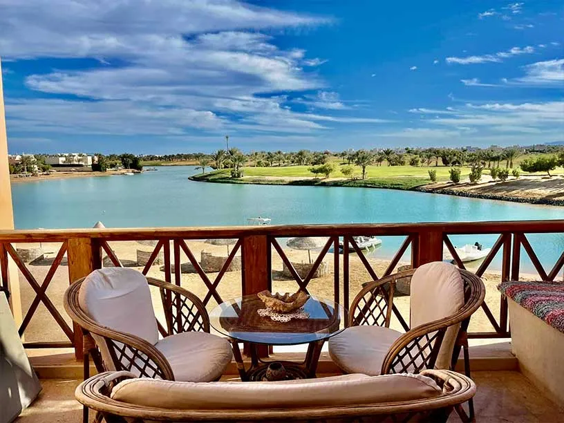 Balkon mit Lagunensicht/Balcony with Lagoon View